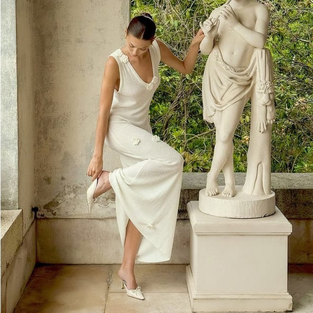 Elegant White Maxi Dress with Floral Appliqués - Picture 2 of 14
